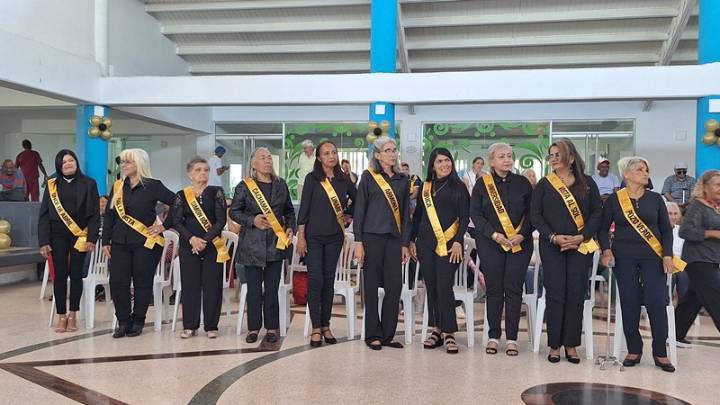 Presentaro a las candidatas del certamen «Señora Años Dorados»