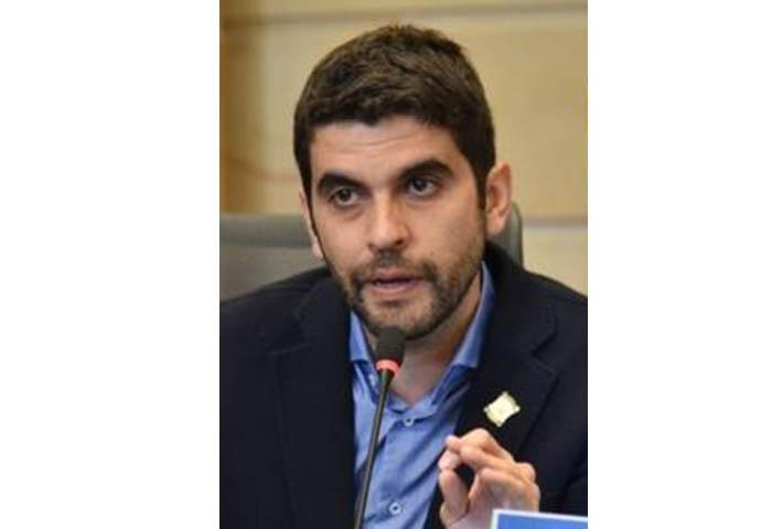 “No es la primera vez que corrigen a la Juez”: Hernán Cadavid sobre absolución de Álvaro Uribe