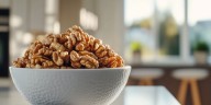 Comer nueces después de la cena: qué dice la ciencia sobre su efecto en la calidad del sueño