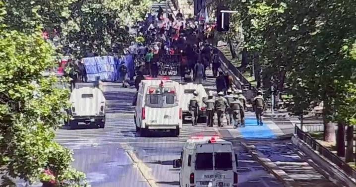“Marcha por la Resistencia de los Pueblos” en Santiago terminó con cuatro detenidos y algunos desórdenes