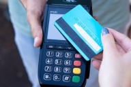 Banxico no quiere que en la tienda te cobren comisión por pagar con tarjeta y analiza bajar los costos para comercios pequeños