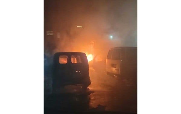 Incendian frutería con bombas molotov en Juárez