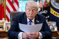 Pide Trump a Israel parar bombardeo a Gaza
