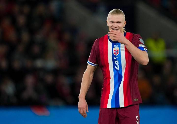 Haaland marca un 'hat-trick' a Israel y falla dos penaltis