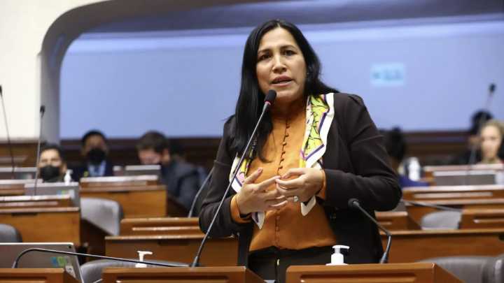 Flor Pablo pide censura de José Jerí: "Ojalá sea Chiabra quien pueda asumir la conducción del país"