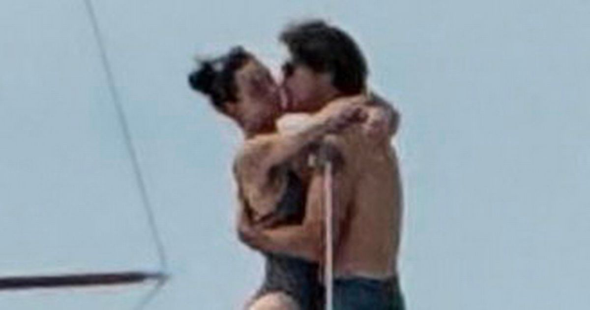 Katy Perry very handsy with Justin Trudeau as he grabs bum in steamy yacht snaps