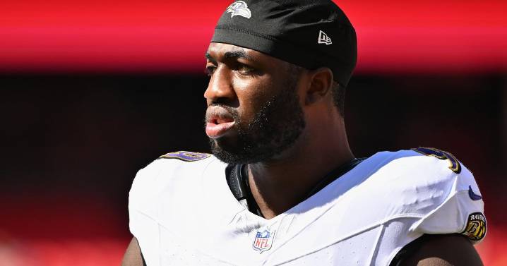 Baltimore Ravens trade Odafe Oweh to Los Angeles Chargers