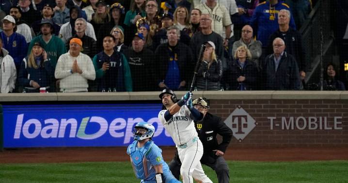 Blue Jays on brink of elimination after dropping Game 5 to Mariners. Live updates here.