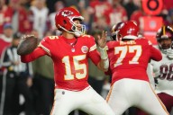 Mahomes, Hunt help surging Chiefs dominate Commanders