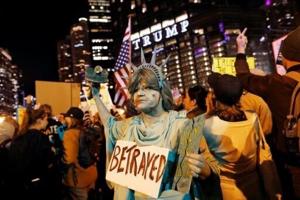 500 US troops deploy in Chicago ahead of court hearing