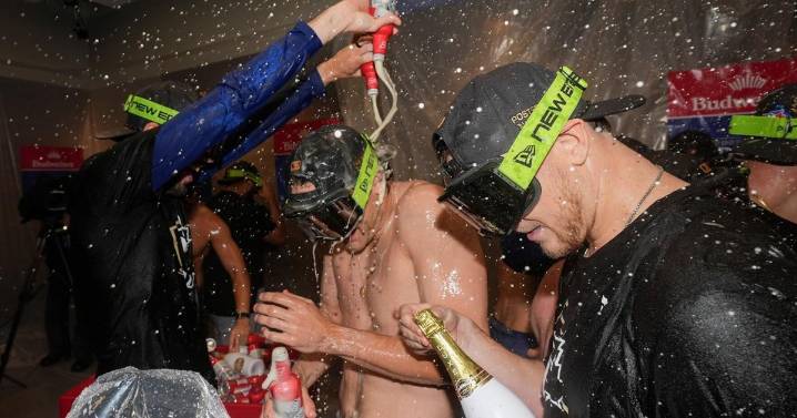 In photos: Blue Jays advance to ALCS, eliminating Yankees