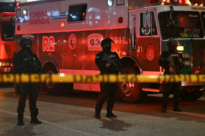 “Fue como una bola de fuego”: explosión de coche bomba en Guayaquil deja un muerto y dos heridos