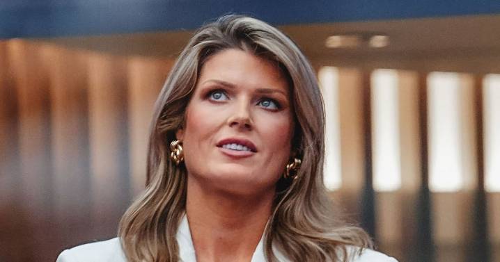 MAGA Beauty Queen Prosecutor’s Disastrous Signal Texts Revealed