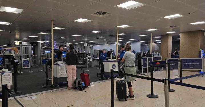 Shutdown: Flight delays at Sky Harbor, other airports as controllers work without pay