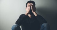 Acompañantes de salud mental: encuesta revela que la mitad de los chilenos no sabe cómo ayudar a alguien con depresión