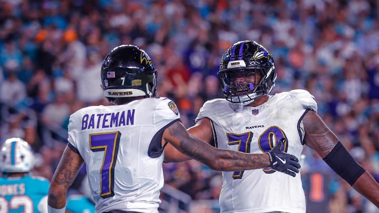 Lamar Jackson regresa con cuatro touchdowns y revive a los Ravens