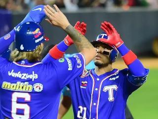 Máximo Acosta encabezó a Tiburones ¡Jonrón con las bases llenas!