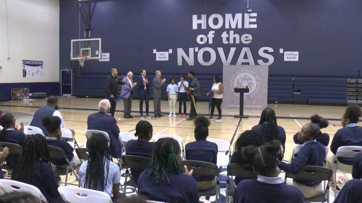 Milwaukee Academy of Science unveils new gym floor, completed with donation from Pat Connaughton Foundation