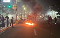 DGEPOO bloquea #Oaxaca y quema llantas; exige plazas docentes y reconocimiento oficial en mesa estatal
