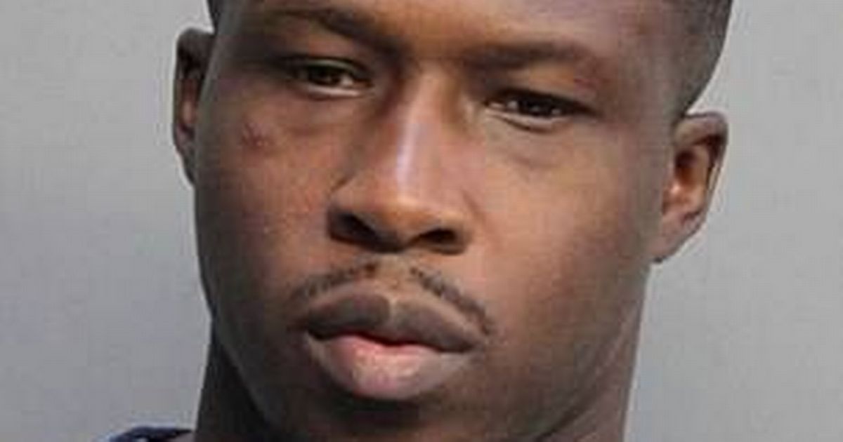 Man does poo in court and throws it at judge screaming 'it's protein, it's good for you'