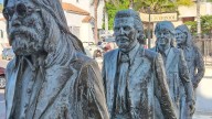 Los Beatles, en el Callejón Liverpool de Mazatlán, están sumidos en el deterioro
