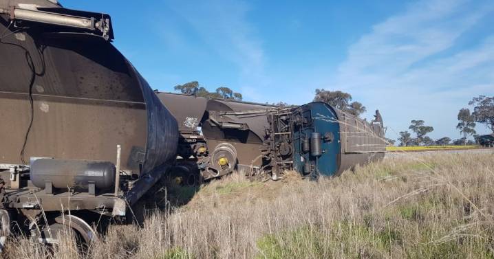 Bribbaree's Mary Gilmore Way level rail crossing to be considered for boom