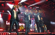 Enloquece La Arrolladora en el Rodeo Saltillo; cierran primera noche