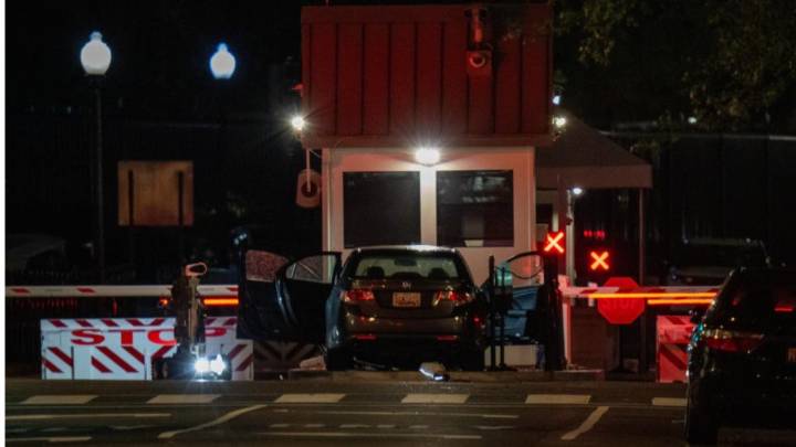 Man held for ramming Car at White House security gate