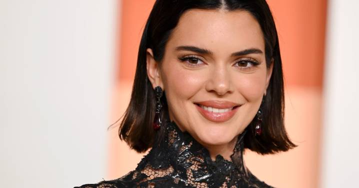 Kendall Jenner Gave The Classic Tweed Skirt Suit A Makeover At PFW
