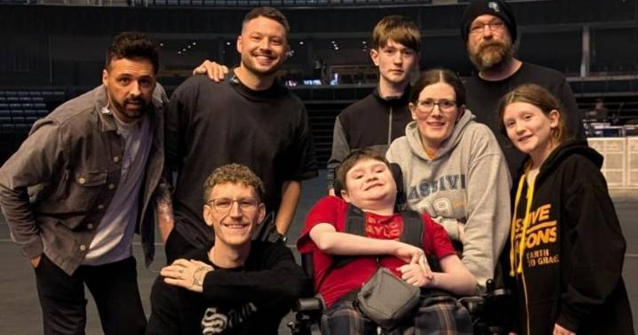 Seriously-ill schoolboy overjoyed to meet sea shanty singer Nathan Evans at sell