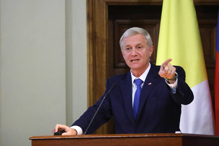 Kast acusa a Boric de “cobardía y corrupción” tras aludirlo en presentación de la Ley de Presupuesto