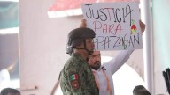 Entre policías y protestas, Congreso de Michoacán entrega Presea “Constitución de 1814” en Apatzingán