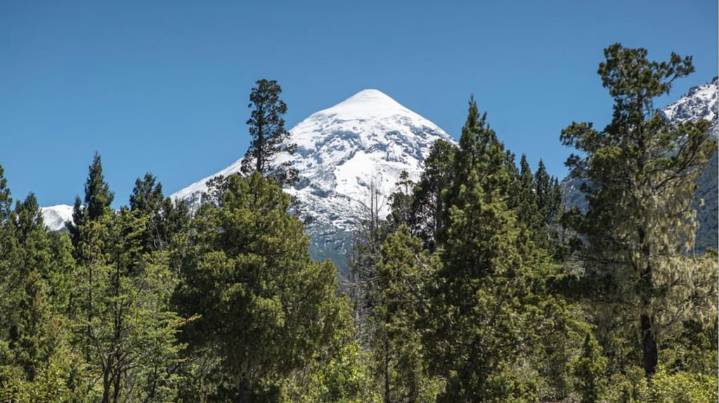 Desesperada búsqueda de dos personas en el volcán Lanín: se perdieron en una zona de difícil acceso