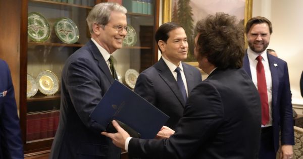 Bessent reforzó la muralla al dólar: el mercado ya calibra qué pasará el lunes
