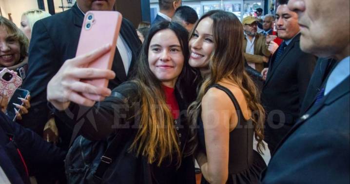 ¡Una tarde de shopping con Pampita: hubo locura por la modelo en el Alto NOA!