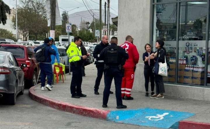 La SSPCM apoya a pareja de la tercera edad atropellada por patruya en Otay