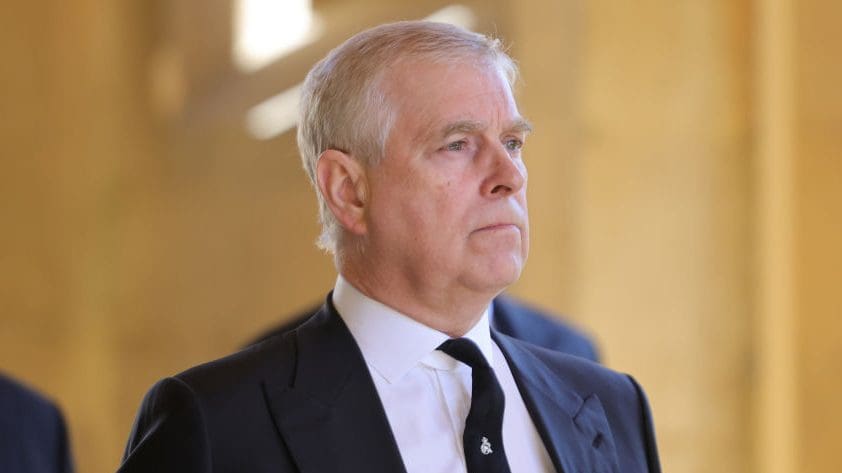 Príncipe Andrés a la calle: Rey Carlos III lo despoja de su título y lo expulsa de su mansión por caso Epstein