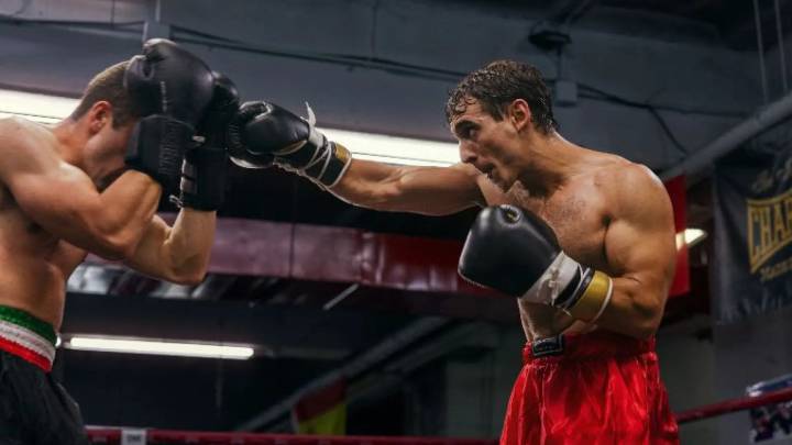 Miguel Herrán, más cachas que nunca en el biopic de este legendario boxeador que produce Netflix