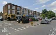 Police manhunt as victim, in his 20, stabbed to death in south London
