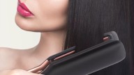 La plancha de pelo que te da resultados de peluquería con una sola pasada arrasa en AliExpress: ¡Está rebajada a 22 €!