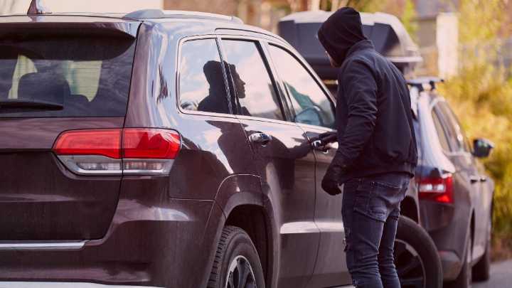 Intento de robo vehicular resulta en un fallecido y un menor de edad detenido