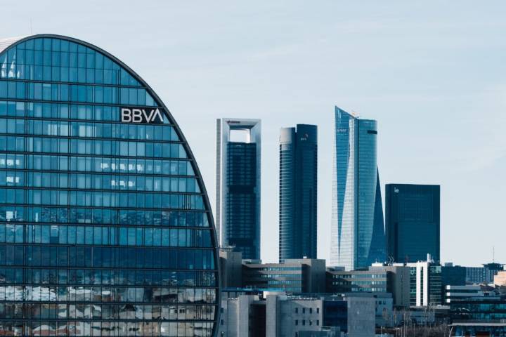 BBVA enfrenta el rechazo del Sabadell: el mercado duda del éxito de su opa