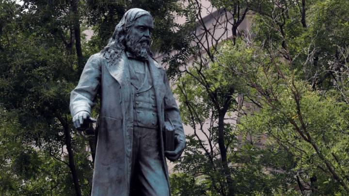 DC’s only outdoor Confederate statue reinstalled after Trump order