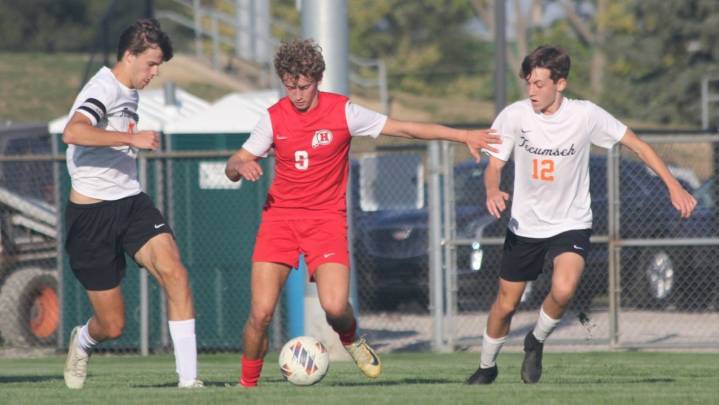 Convincing win in district finals shows why Huron is No. 2 in state