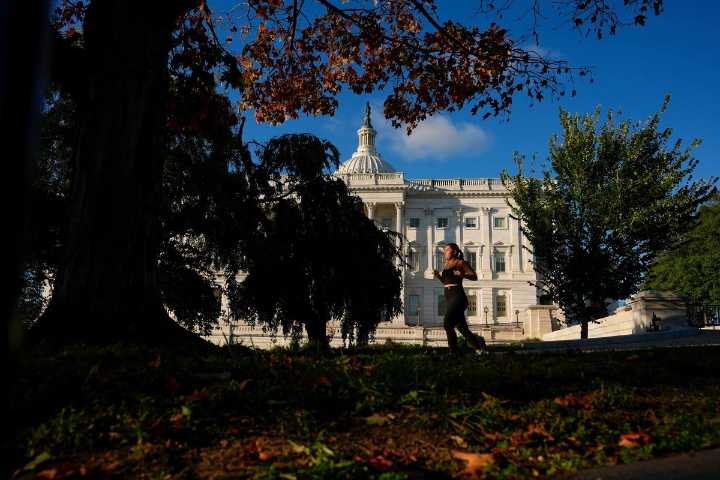 Demócratas minimizan amenazas de Trump sobre despidos por cierre de gobierno