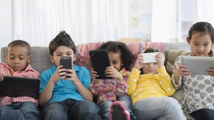 Roblox preocupa a padres por acoso infantil online