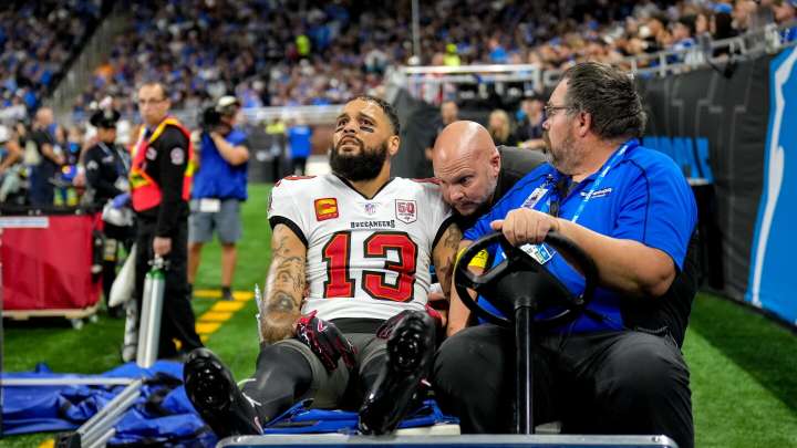 Bucs place WR Mike Evans on IR, sign OG Michael Jordan from the practice squad