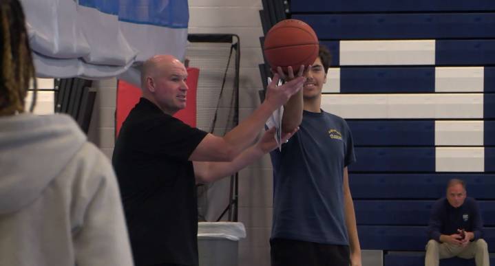 Longtime NBA ref's training highlights new sports officiating pilot at Southeastern