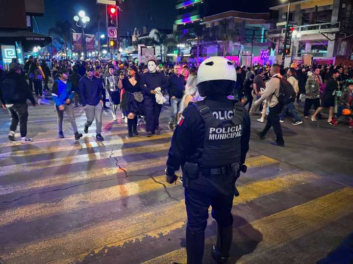 Multarán con hasta 3 mil pesos por usar máscara en Halloween en Tijuana