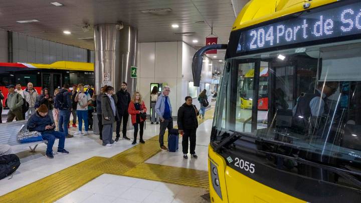 Heridos ocho pasajeros de un autobús al dar un frenazo en la Estación Intermodal de Palma